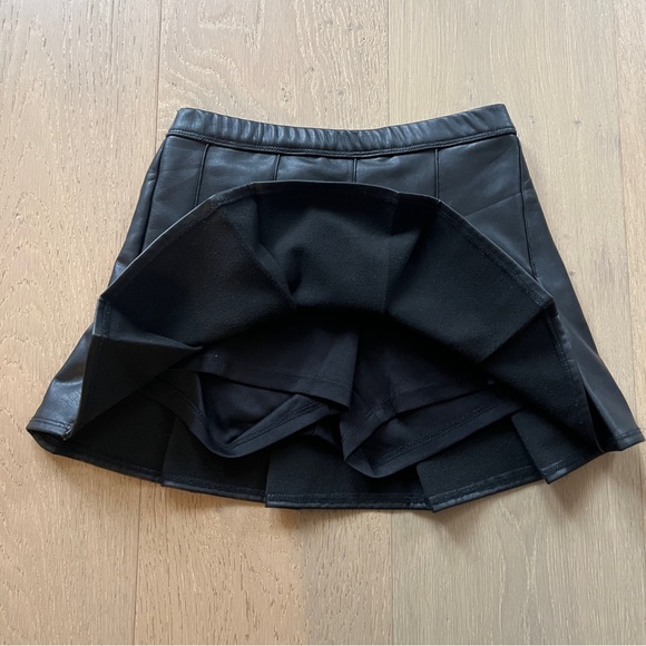 Girls Abercrombie pleather skort - size 7/8 - Picture 2 of 3